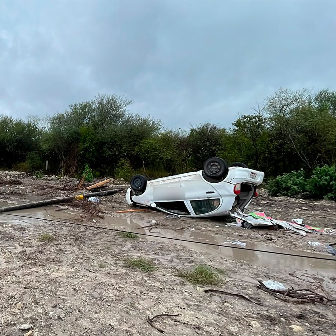 Volcadura en Carretera Victoria-Soto la Marina Deja Dos Lesionados